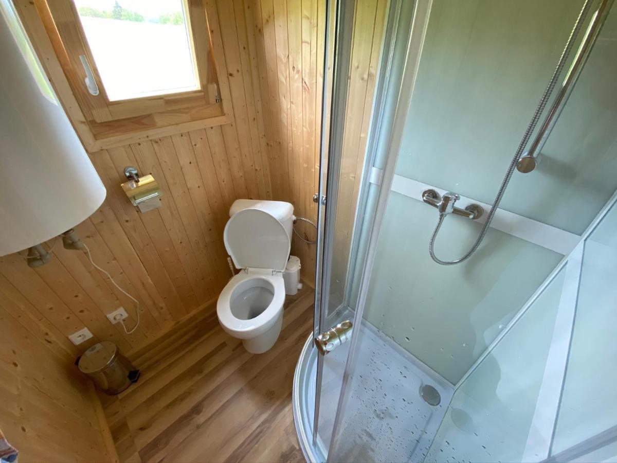 Maringotka Na Samote Na Kozi Farme Hotel Pobezovice Bagian luar foto