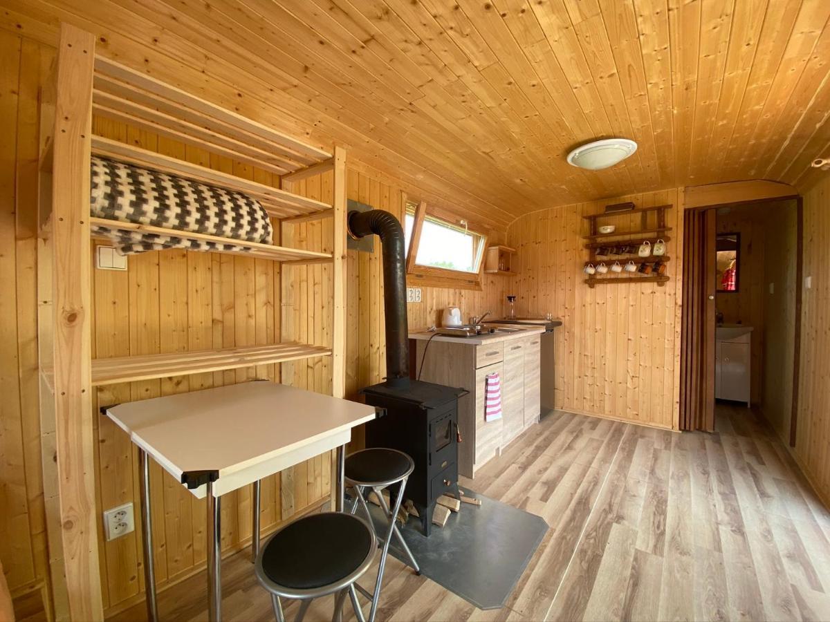 Maringotka Na Samote Na Kozi Farme Hotel Pobezovice Bagian luar foto