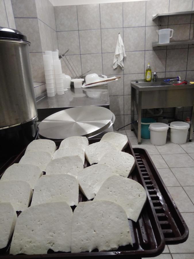 Maringotka Na Samote Na Kozi Farme Hotel Pobezovice Bagian luar foto